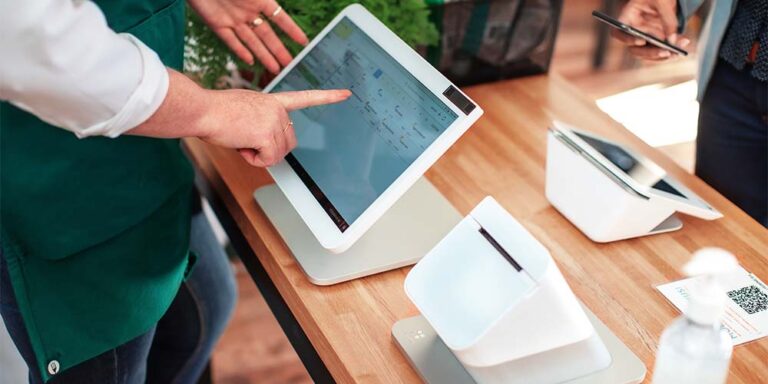 Clover Duo countertop POS with customer-facing payment screen